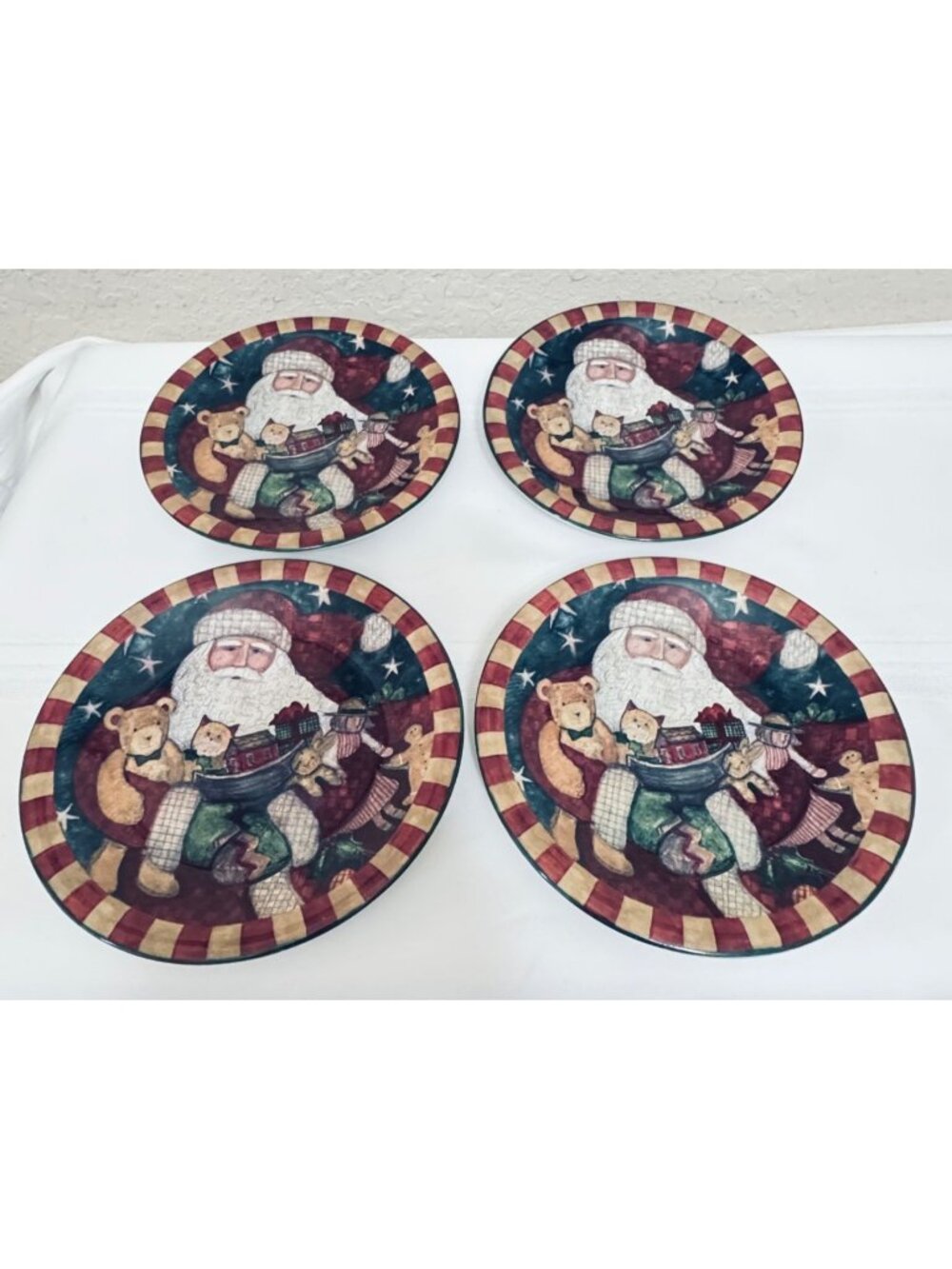 4 Father Christmas Salad Dessert Plates Susan Winget Certified International
